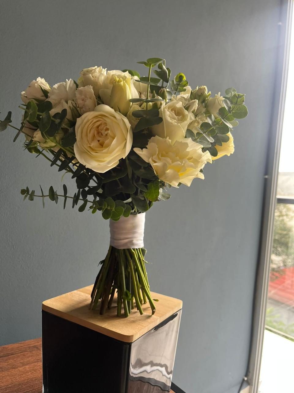 Ramo hand-tied blanco